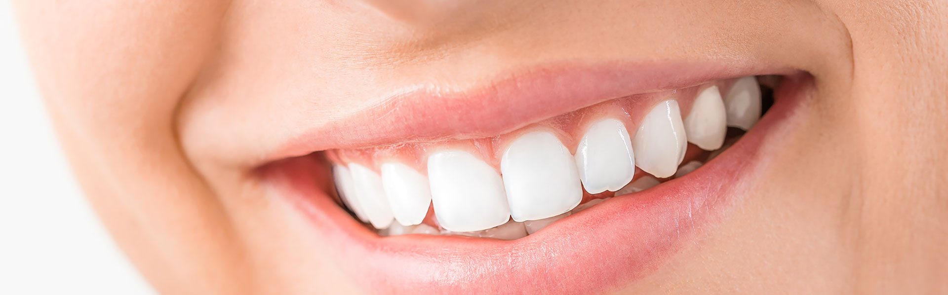 Schöne Zähne dank Zahnpflege und Kontrolle